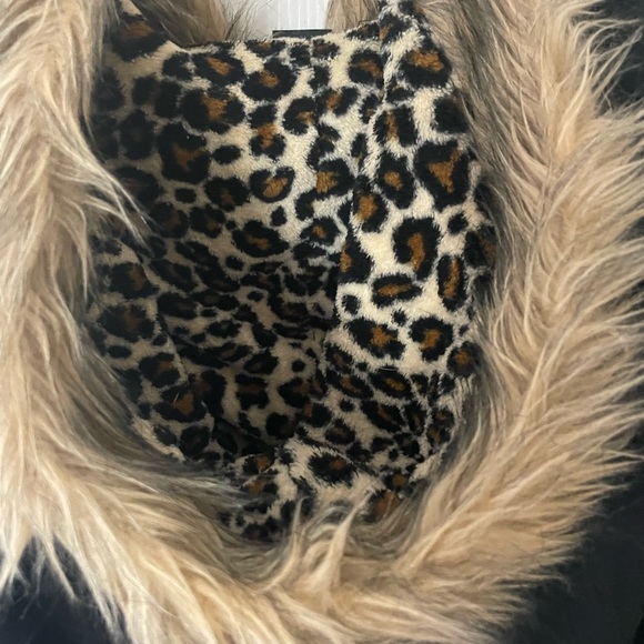 Live to be Spoiled, zip up “LOVE”jacket - Picture 10 of 15